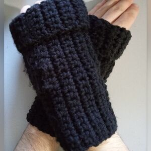 Black crochet fingerless gloves